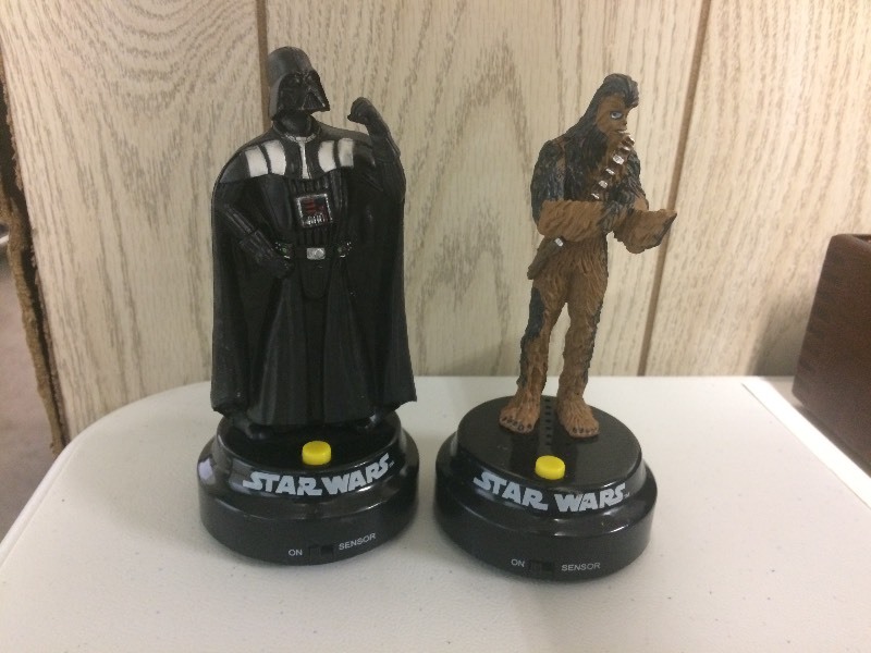 lot 4 image: 2 Star Wars Figurines with Sound