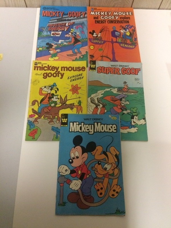 lot 46 image: 5 Disney Comic Books Mickey Mouse