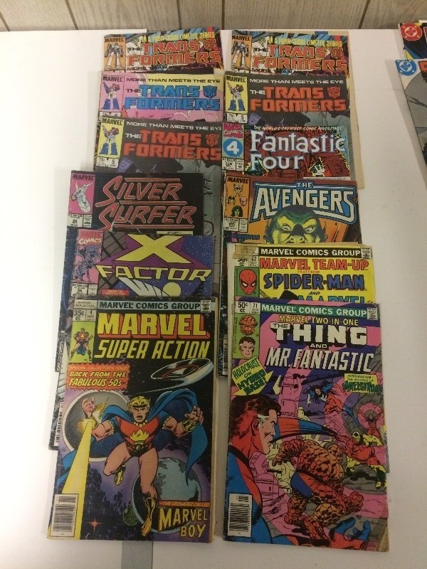 lot 47 image: 12 Marvel Comic Books Superheros