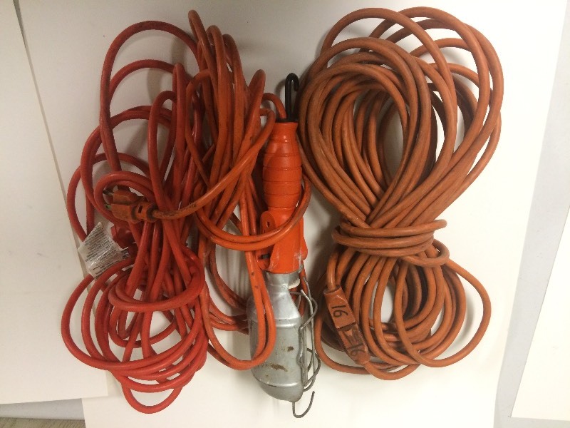 lot 70 image: Extension Cords & Trouble Light