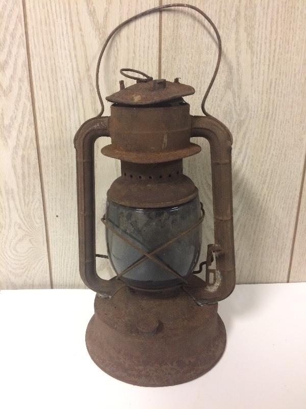 lot 80 image: Old Rusty Lantern