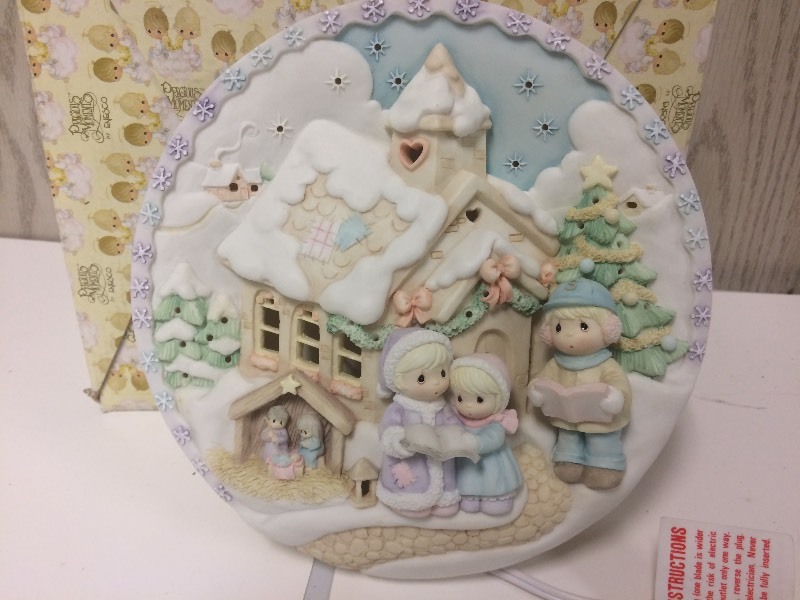 lot 81 image: Precious Moments Sugar Town Lighted Plate #150304