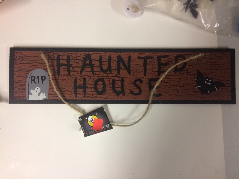 lot 90 image: Halloween Decoration Lot