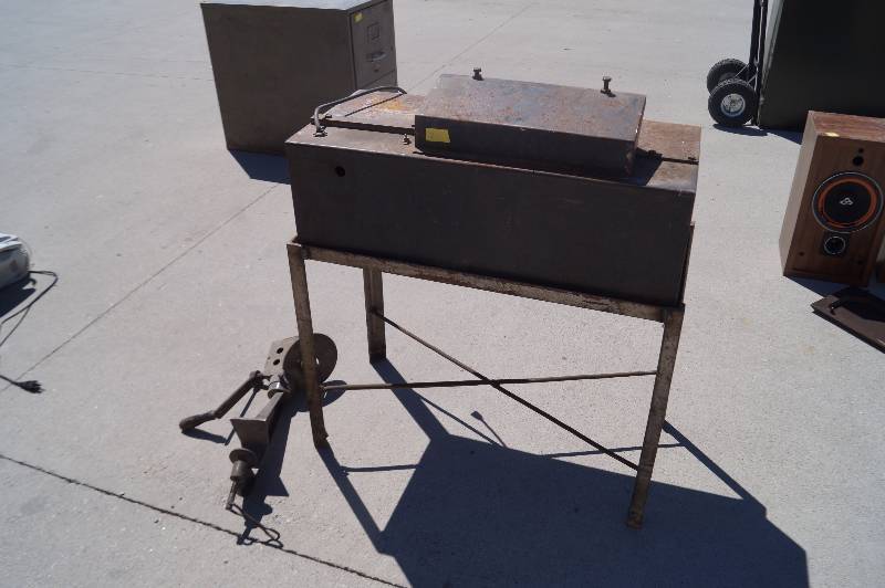 lot 27 image: 24 Gauge Bender