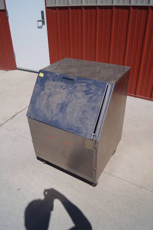 lot 36 image: Ice Bin