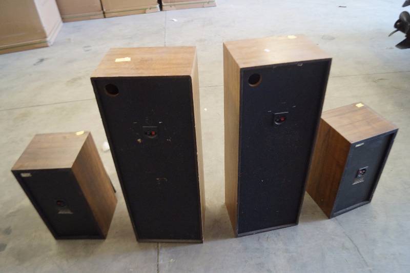 lot 43 image: Stereo Speakers