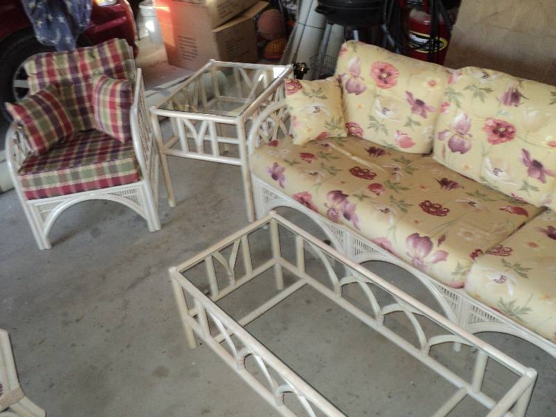 lot 1 image: 4 piece bamboo porch set, includes ...
