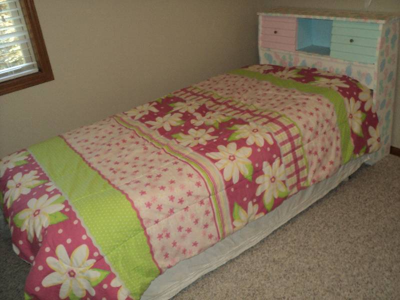 lot 3 image: twin size bed, includes headboard, ...