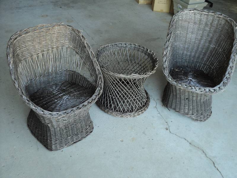 lot 6 image: 3 piece wicker garden dcor...