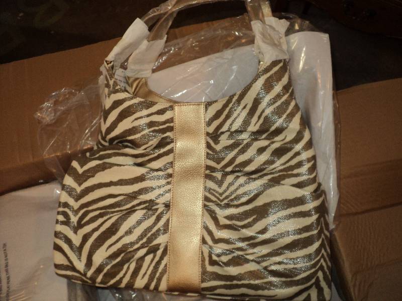 lot 19 image: box of 12 brand new purses, great f...