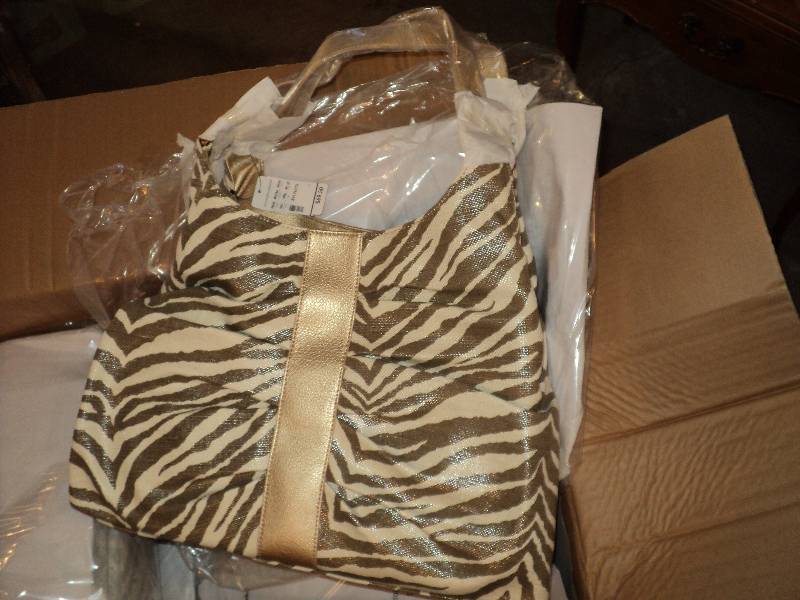 lot 21 image: box of 12 brand new purses, great f...