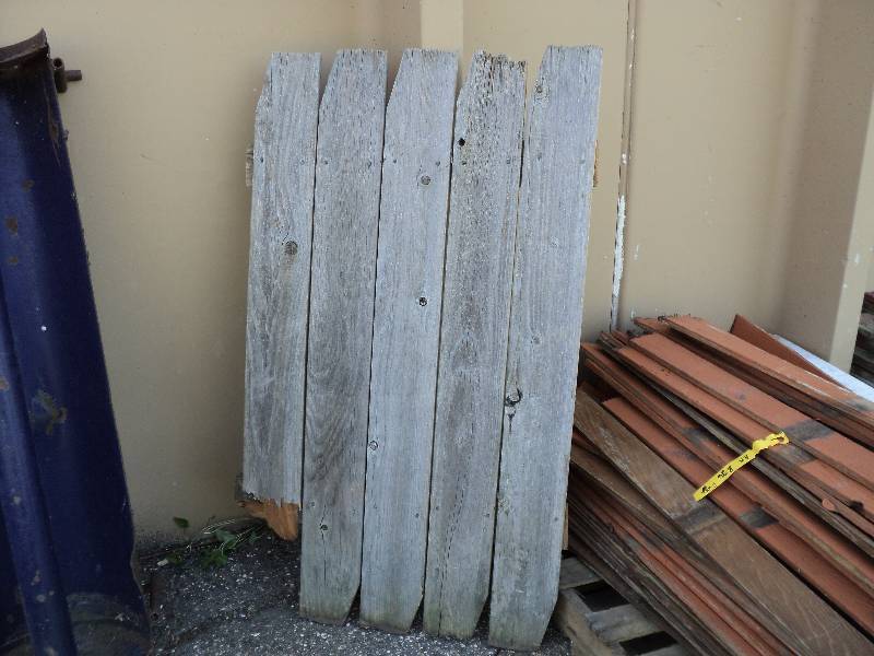lot 33 image: gray weathered section of fencing 2...