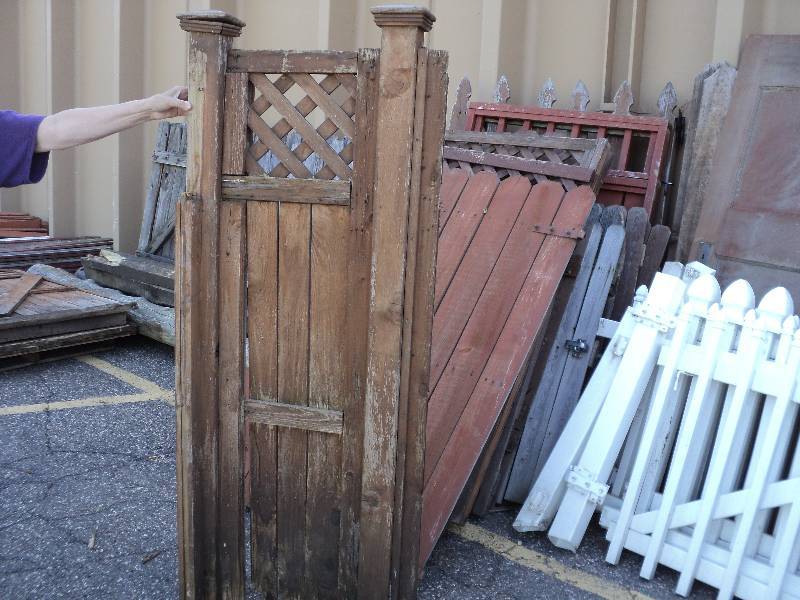 lot 39 image: fence section 26inx66in...