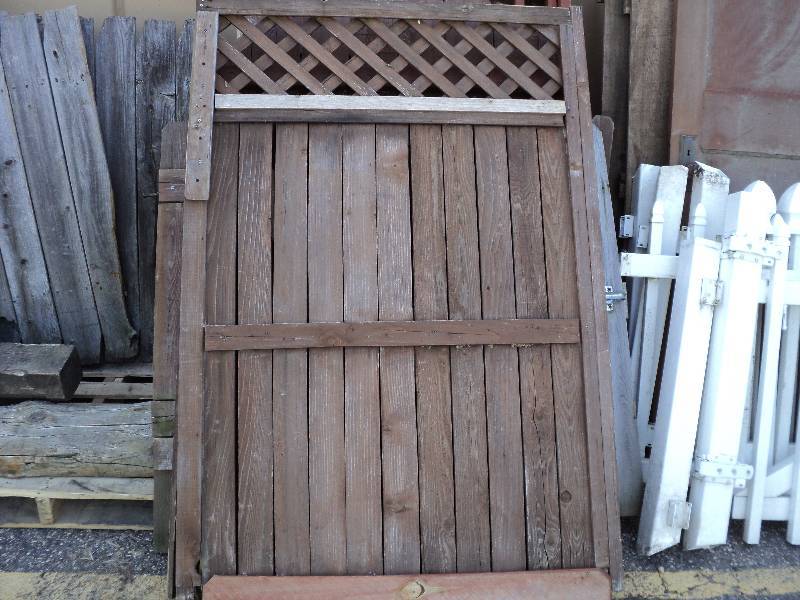 lot 43 image: fence section 43inx67in...