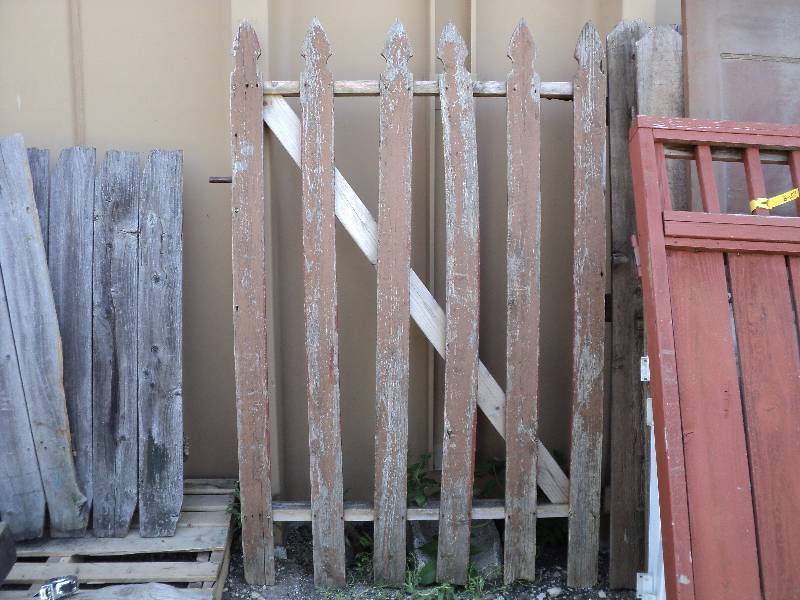lot 52 image: fence gate 43inx68in...