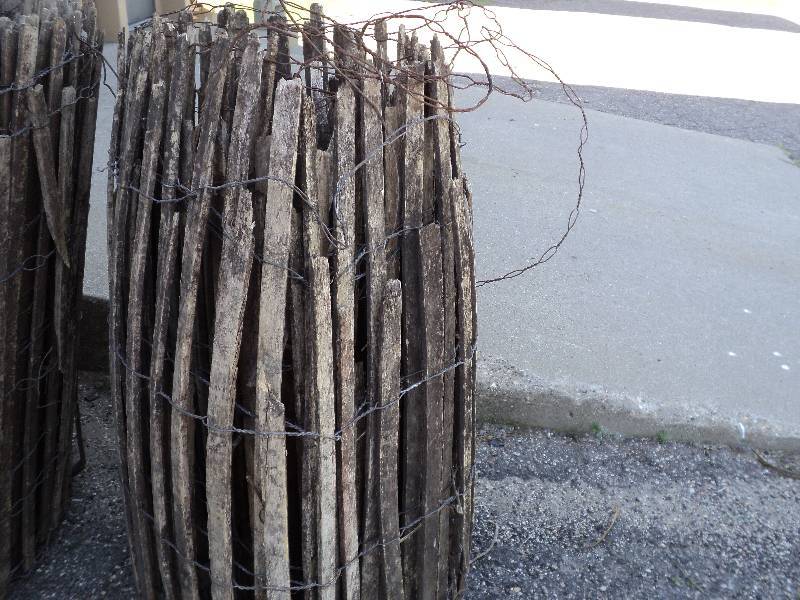 lot 53 image: roll of wood show fencing...