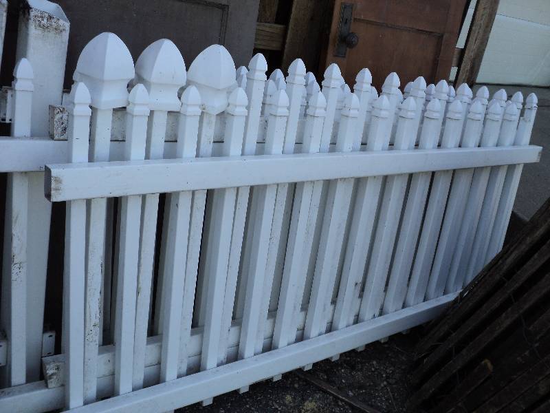 lot 55 image: 5 sections of white hard plastic fe...