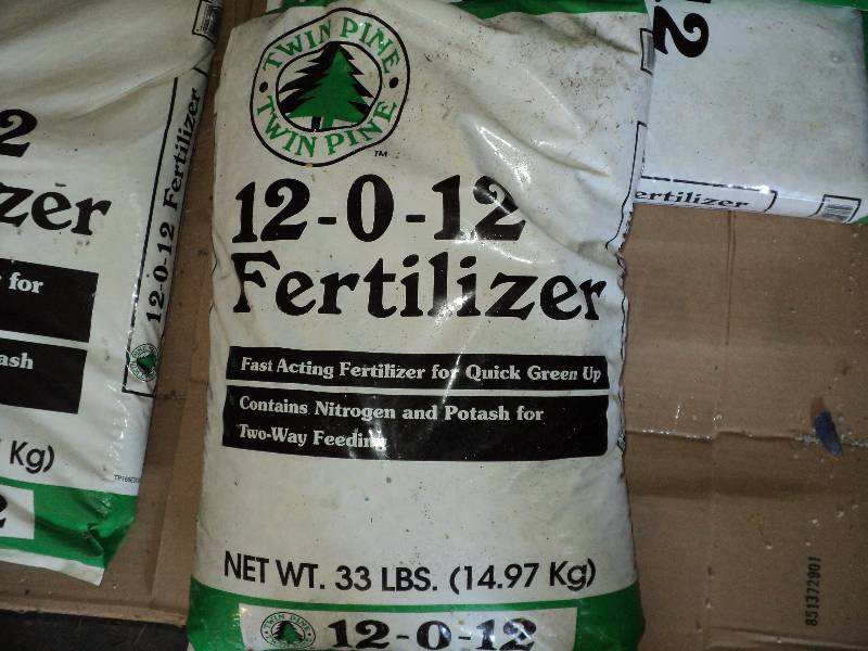 lot 81 image: 1 bag of twin pine fertilizer, 12-0...