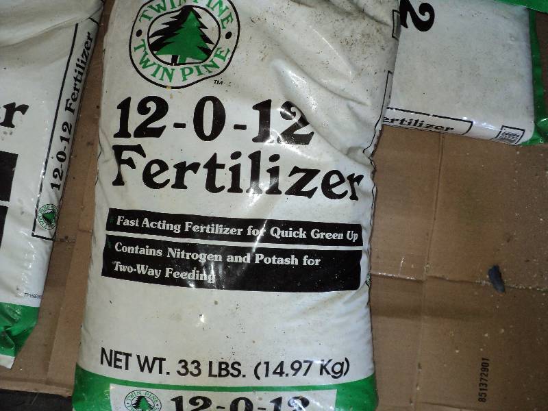 lot 84 image: 1 bag of twin pine fertilizer, 12-0...