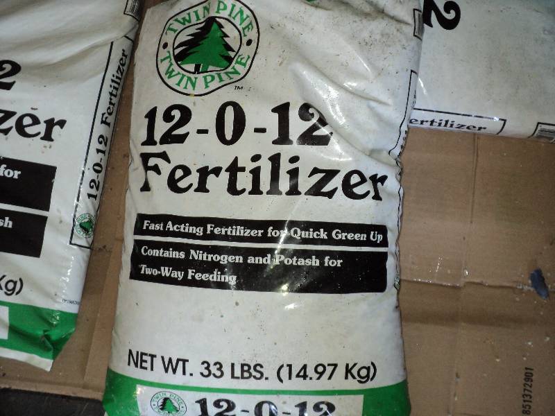 lot 86 image: 1 bag of twin pine fertilizer, 12-0...