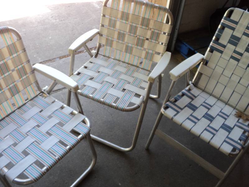 lot 91 image: 3 lawn chairs...