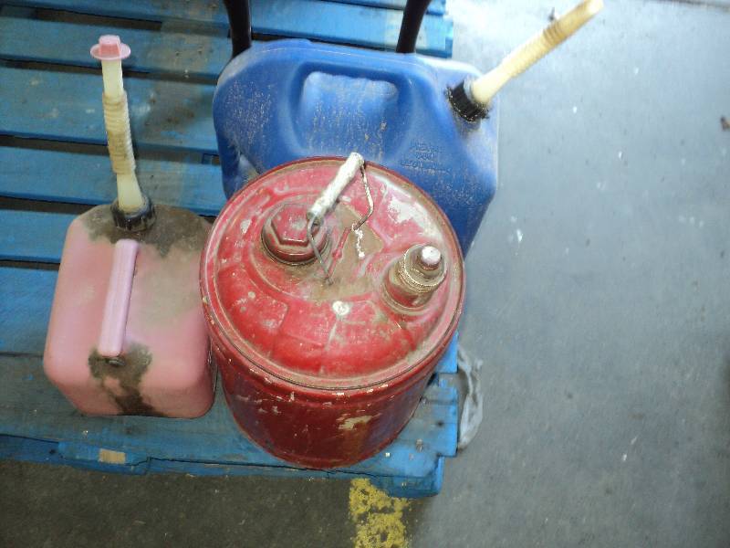 lot 92 image: 3 gas cans...