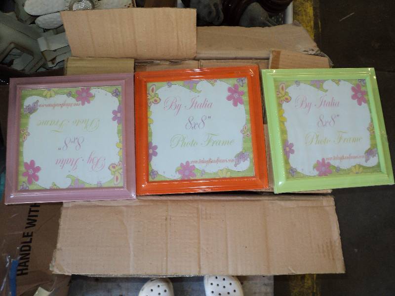 lot 119 image: 48 picture frames 8inx8in...