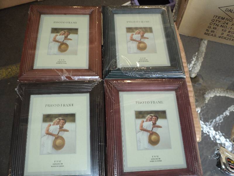 lot 122 image: 18 picture frames 8inx10in...