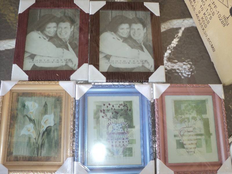 lot 124 image: 23 picture frames frames size is 9i...