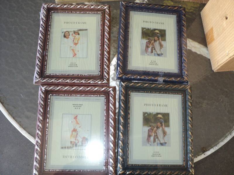 lot 125 image: 24 picture frames 8inx10in...