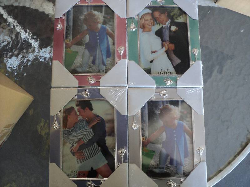 lot 128 image: 12 picture frames 5inx7in...