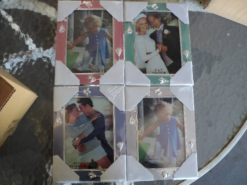 lot 130 image: 12 picture frames 5inx7in...