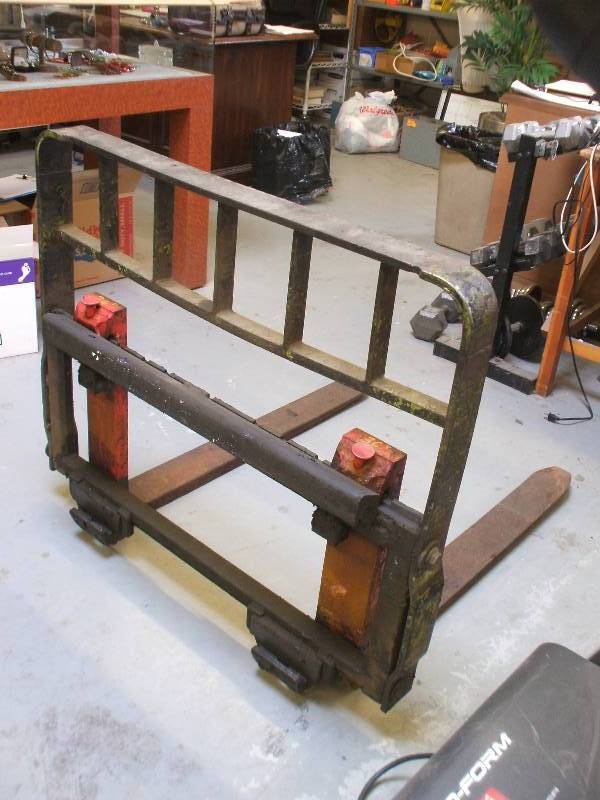 CARRIAGE WITH FORKS