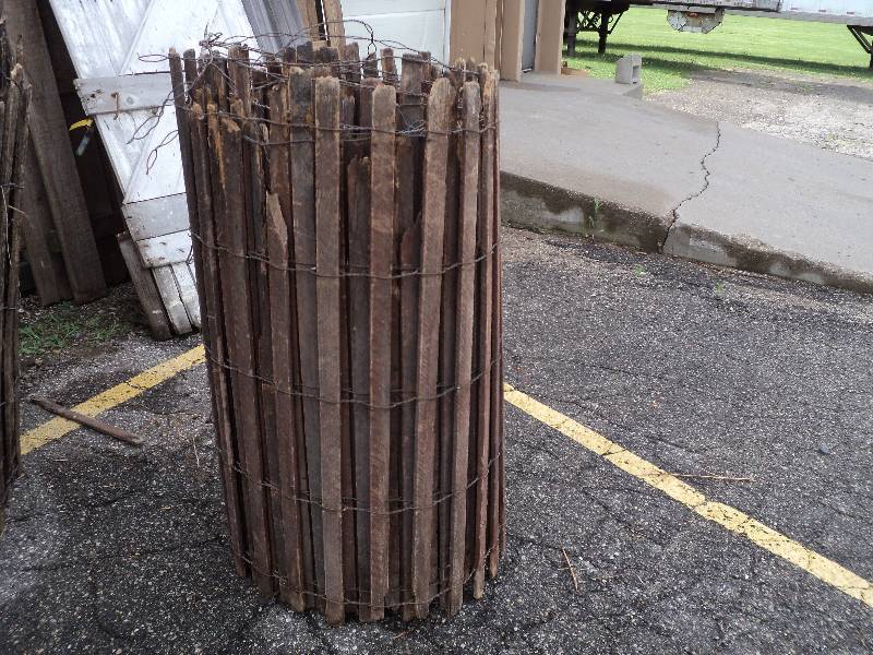 lot 4 image: roll of wood snow fencing, 4 ft tal...