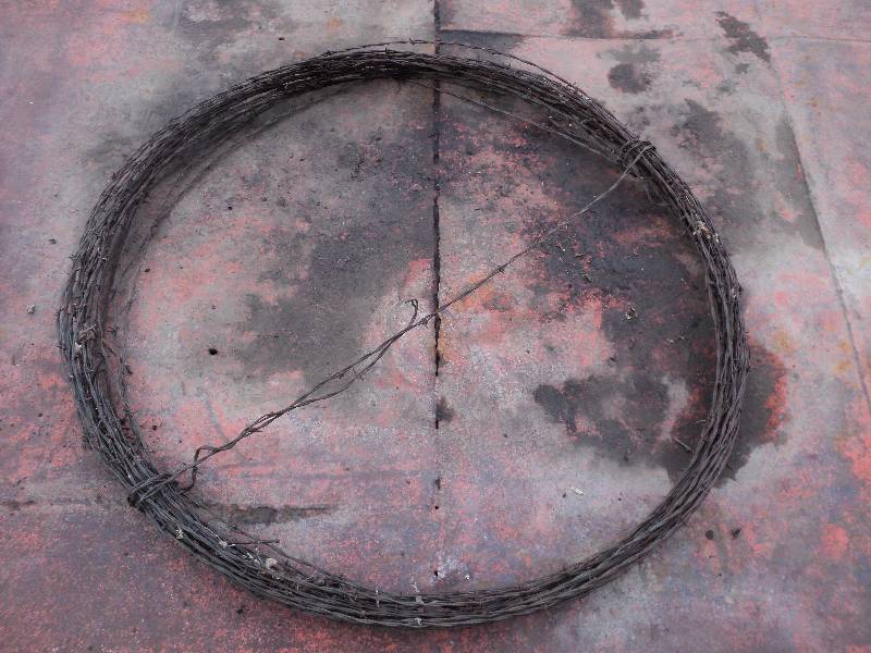 lot 9 image: roll of barbed wire...