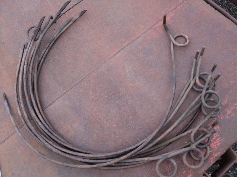 lot 19 image: 10 iron pieces, great for out door ...
