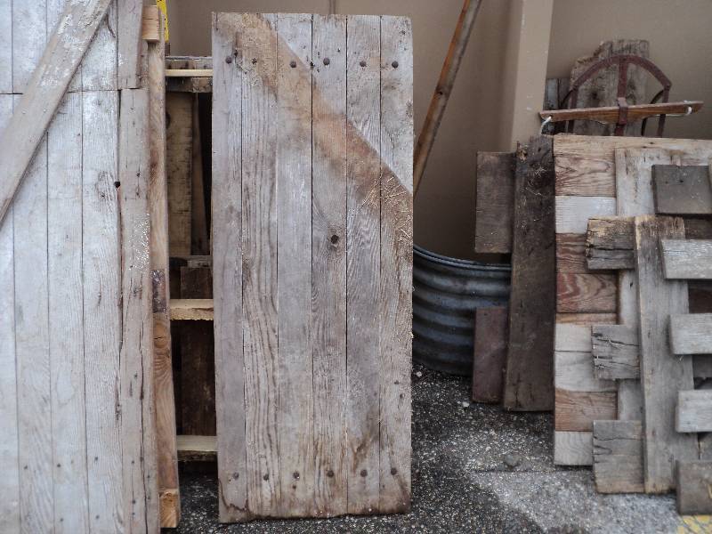 lot 32 image: small barn door, 18inx50in...