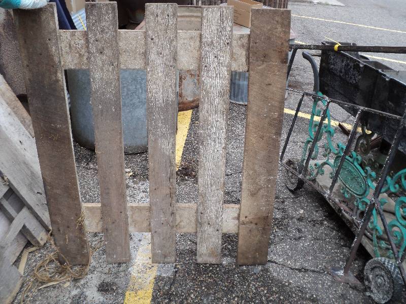 lot 33 image: small barn door, 38inx45in...