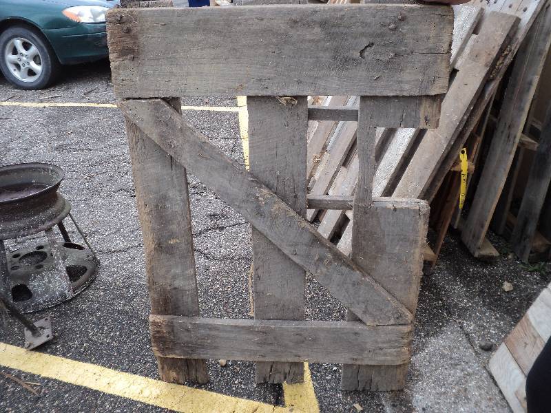 lot 34 image: small barn door, 31inx45in...