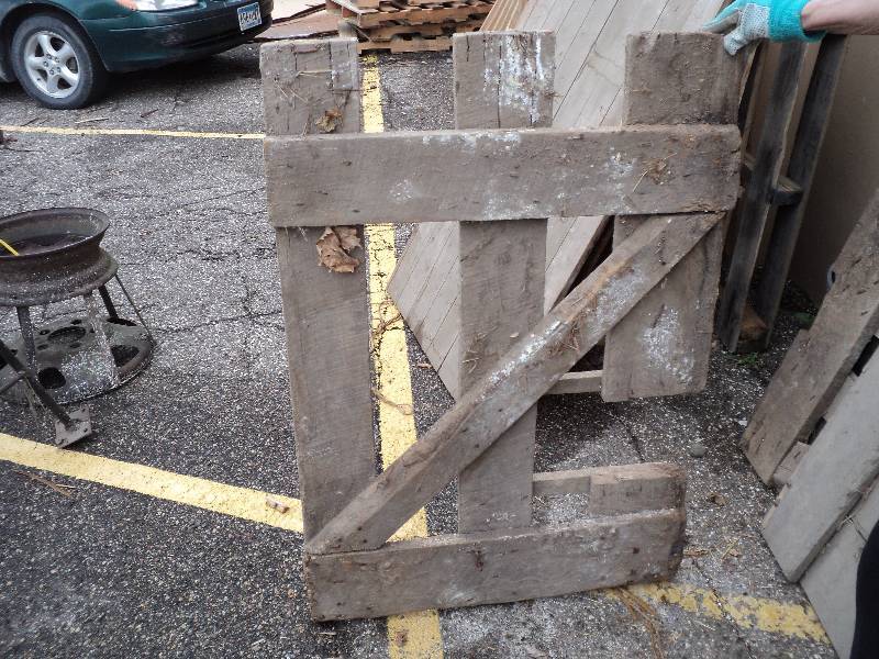 lot 36 image: barn door, 30inx45in...
