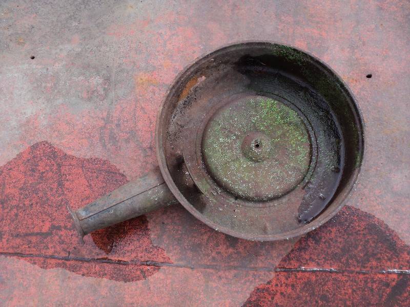lot 40 image: oil pan...