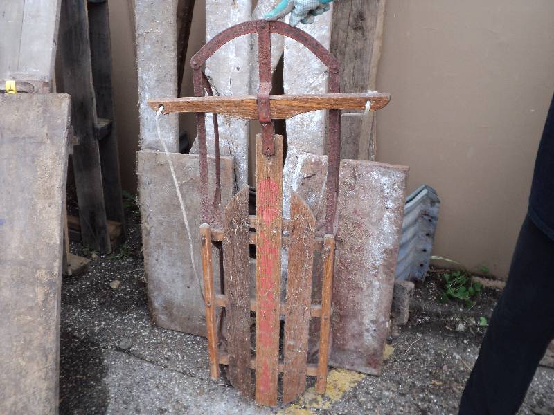 lot 43 image: old sled...