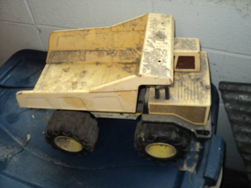 lot 76 image: metal tonka truck...