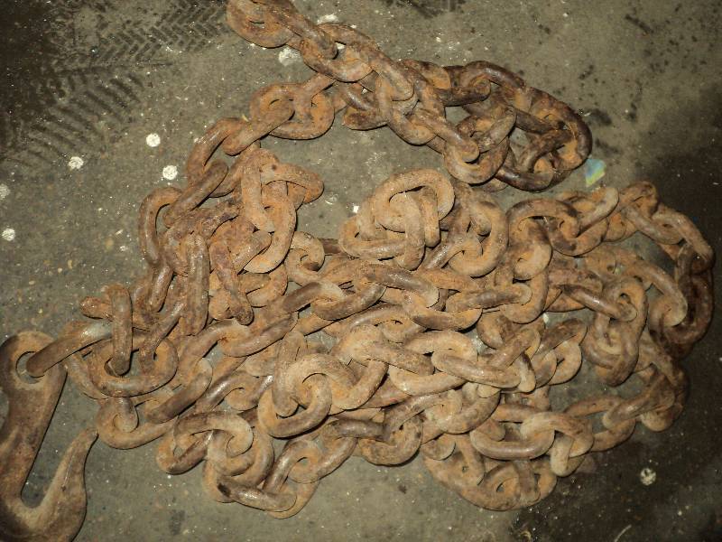 lot 90 image: heavy duty log chain...