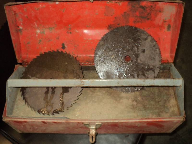 lot 95 image: red metal tool box with 2 8in saw b...