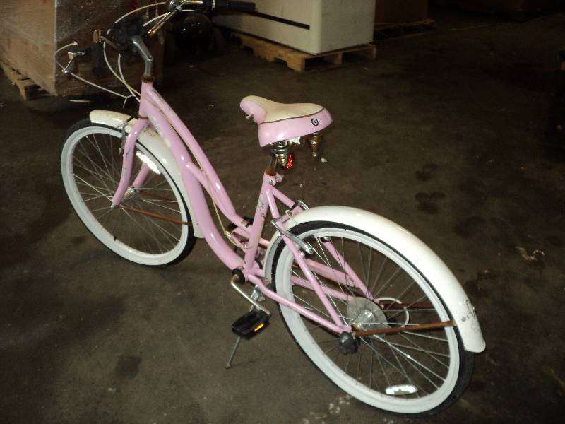 lot 109 image: schwinns Lulu retro bicycle...