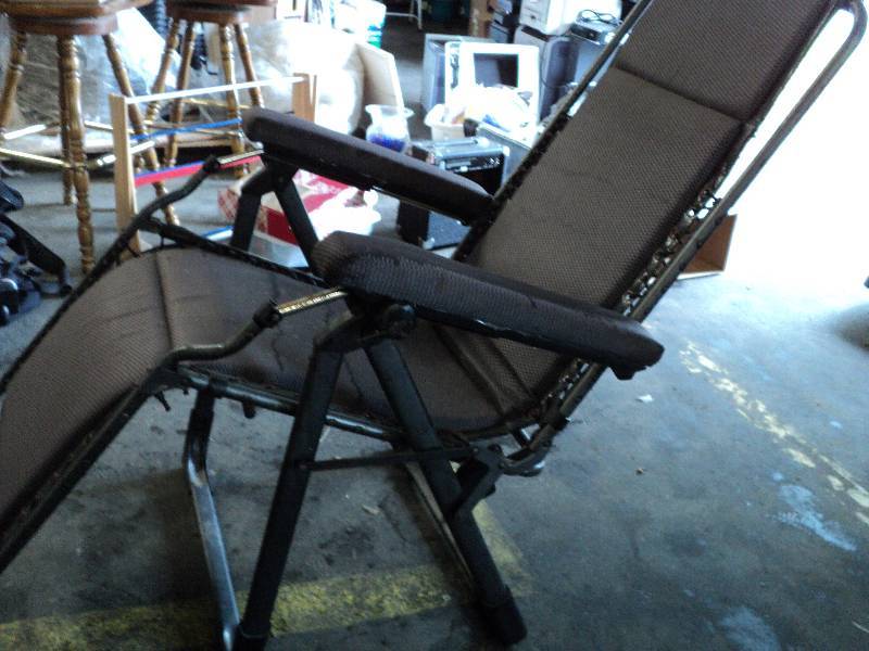 lot 111 image: collapsable outdoor lounge chair...