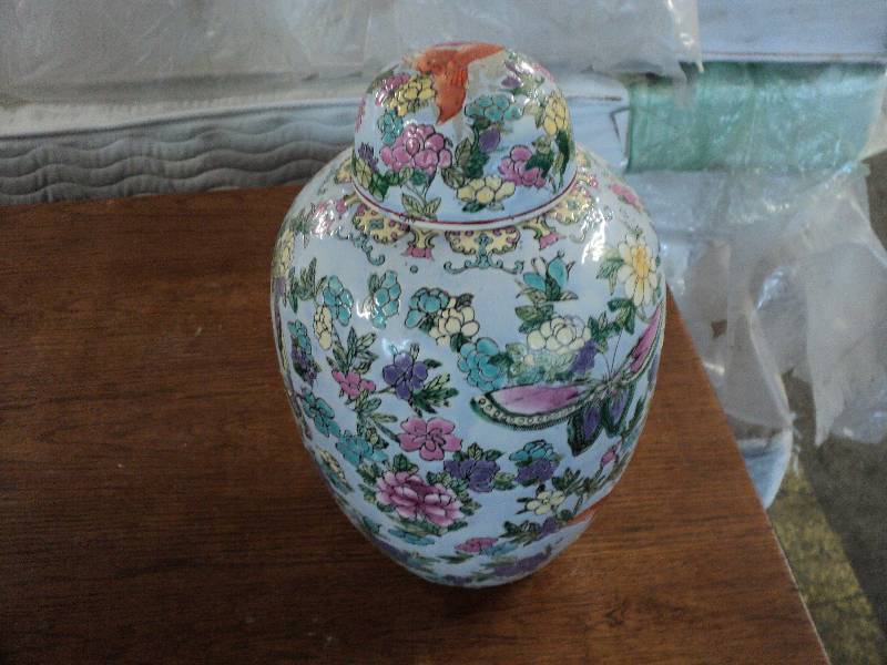 lot 119 image: chinese vase with cover...