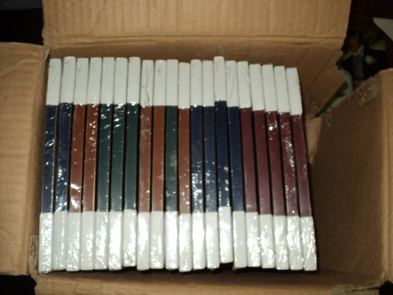 lot 123 image: 24 picture frames, 8inx10in...