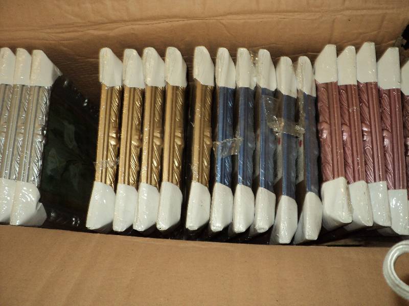 lot 128 image: 24 picture frames, 8inx10in...